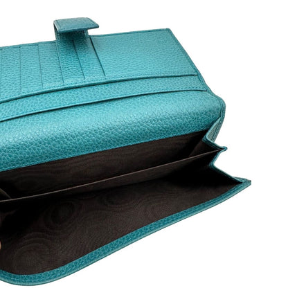 Portafoglio Gucci in tessuto GG con finiture in pelle color turchese. Completo di sacchetto antipolvere, di lusso, originale, ottime condizioni.