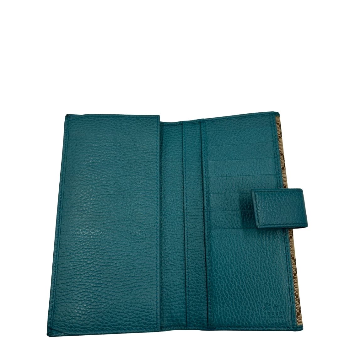 Portafoglio Gucci in tessuto GG con finiture in pelle color turchese. Completo di sacchetto antipolvere, di lusso, originale, ottime condizioni.