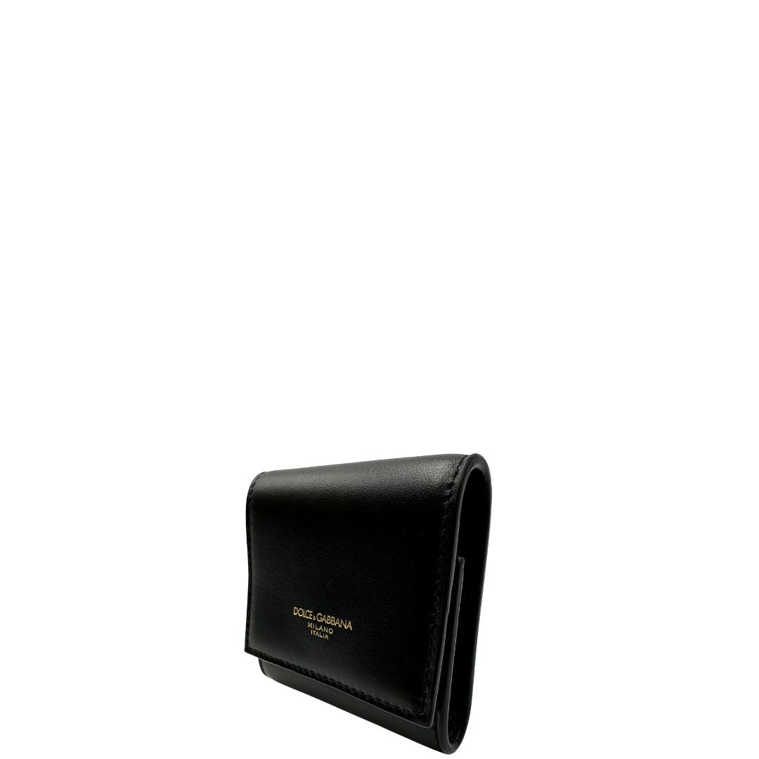 Portamonete Dolce & Gabbana in pelle nera con dettagli dorati. Completo di corredo, di lusso, originale, eccellenti condizioni.