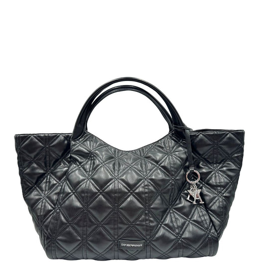 front Borsa Emporio Armani in pelle nera con parti metalliche argentate; impreziosita da charm metallico amovibile e munita di doppi manici. Completa di dustbag, di lusso, originale, ottime condizioni 
