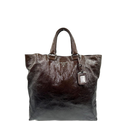 front Borsa Prada in pelle lucida color cioccolato con parti metalliche argentate; munita di un accessorio porta address e doppi manici. Completa di dustbag, di lusso, originale, ottime condizioni. 