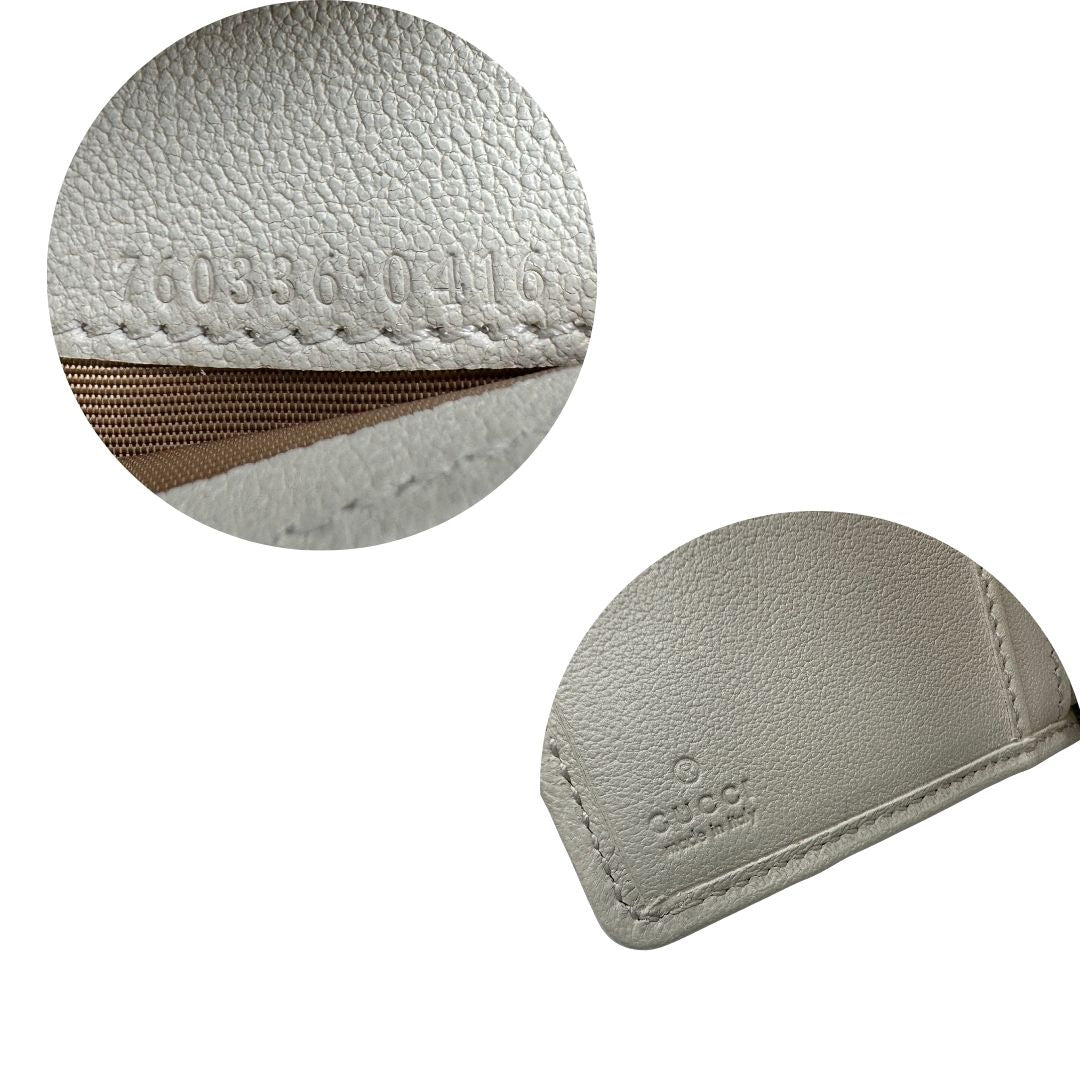 760336 0416Portafoglio Gucci in pelle color bianco gesso con parti metalliche argentate. Full set, di lusso, eccellenti condizioni.