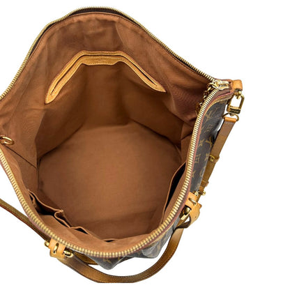 Interno di una Borsa Palermo GM Louis Vuitton in canvas marrone monogram con finiture in vacchetta naturale e parti metalliche dorate. Originale, usato, di lusso, in ottime condizioni.