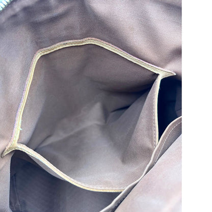 Tasca interna di una Borsa Palermo GM Louis Vuitton in canvas marrone monogram con finiture in vacchetta naturale e parti metalliche dorate. Originale, usato, di lusso, in ottime condizioni.