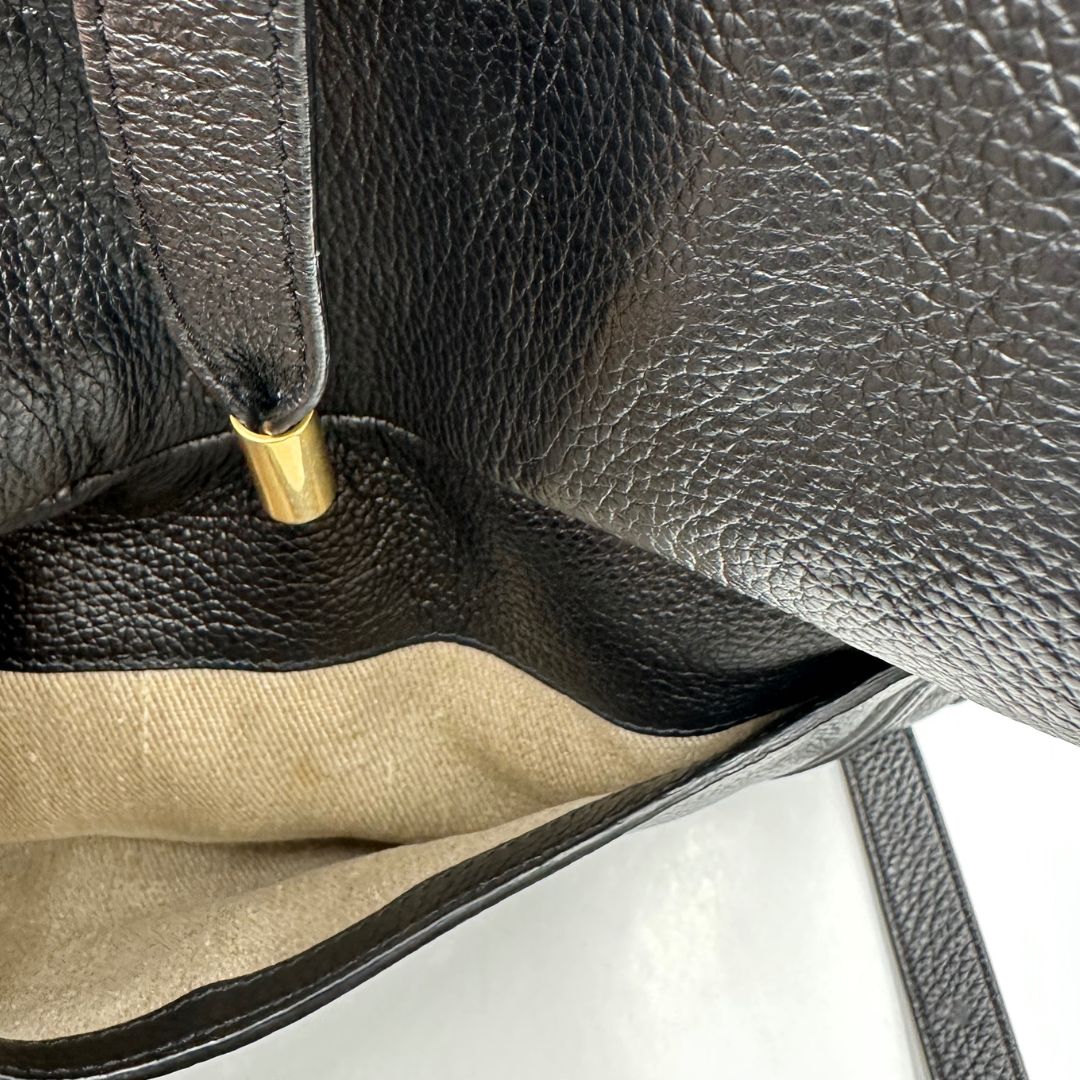 interno  Borsa Chloè in pelle nera con parti metalliche dorate; munita di doppi manici stondati e una tracolla, di lusso, originale, usata. 
