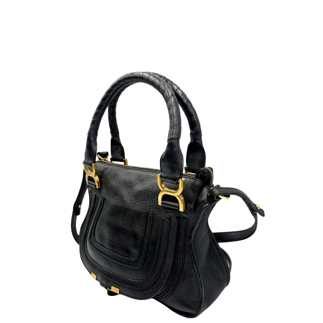 lato  Borsa Chloè in pelle nera con parti metalliche dorate; munita di doppi manici stondati e una tracolla, di lusso, originale, usata. 