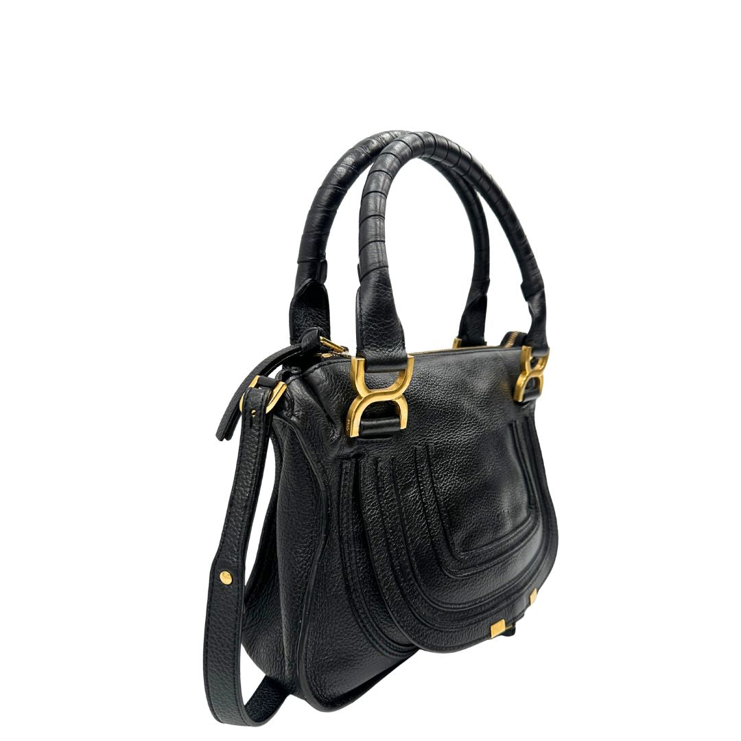 lato  Borsa Chloè in pelle nera con parti metalliche dorate; munita di doppi manici stondati e una tracolla, di lusso, originale, usata. 
