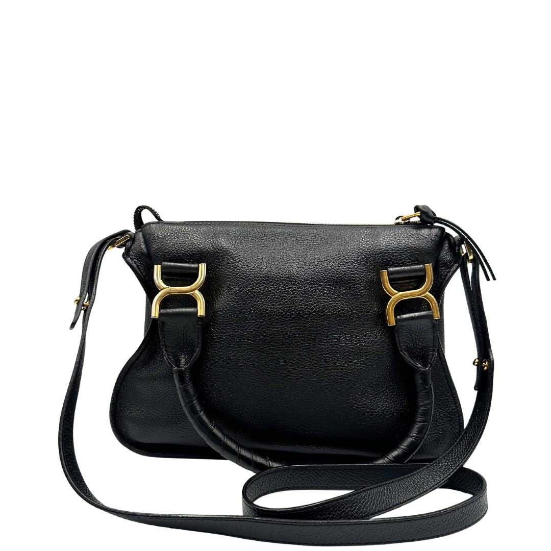 retro  Borsa Chloè in pelle nera con parti metalliche dorate; munita di doppi manici stondati e una tracolla, di lusso, originale, usata. 