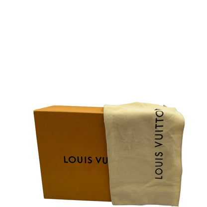 corredo Borsa Louis Vuitton Métis in pelle martellata rossa con trama monogram e parti metalliche dorate. Munita di un manico singolo e una tracolla regolabile e amovibile. Completa di corredo, di lusso, originale, ottime condizioni, usata. 