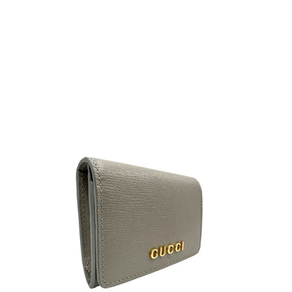 Portafoglio Gucci in pelle Grigia con parti metalliche dorate. Completo di scatola e dustbag. Originale, usato, di lusso in condizioni eccellenti.