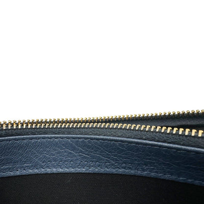 Codice di un Portafoglio Balenciaga in pelle crinkled blu polveroso con parti metalliche dorate. Completa di dustbag. Originale, usato, di lusso, in ottime condizioni.