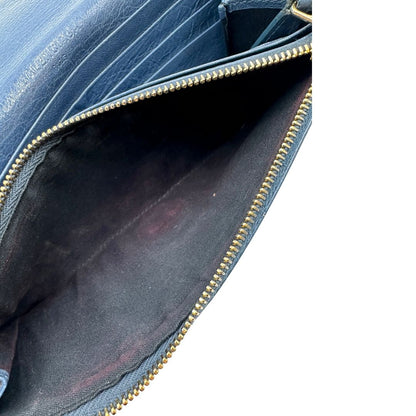 Portafoglio Balenciaga in pelle crinkled blu polveroso con parti metalliche dorate. Completa di dustbag. Originale, usato, di lusso, in ottime condizioni.