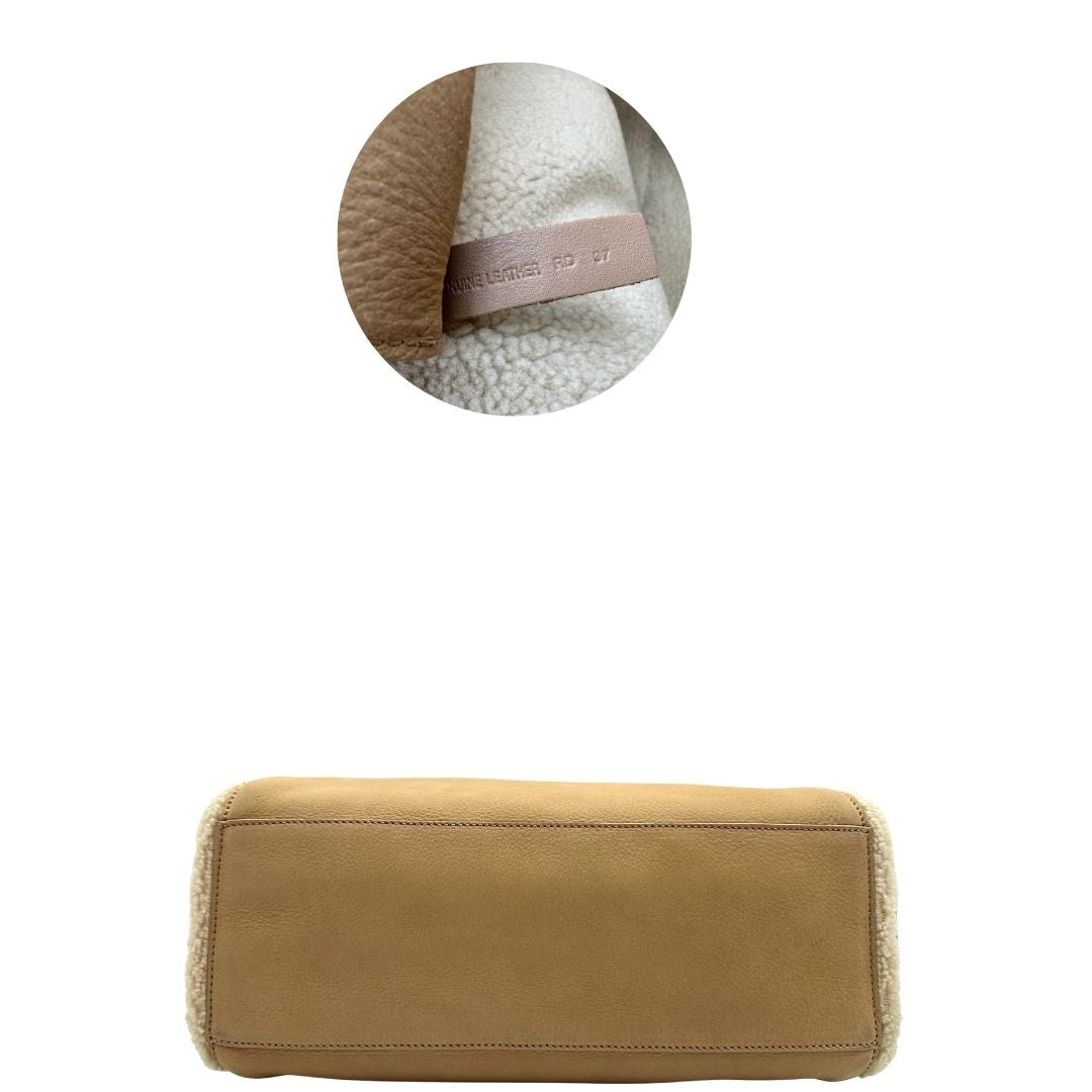 base Borsa Hogan in pelle scamosciata beige con finiture e interno effetto shearling; munita di doppi manici, da portare a spalla. Completa di dustbag, di lusso, originale, ottime condizioni.