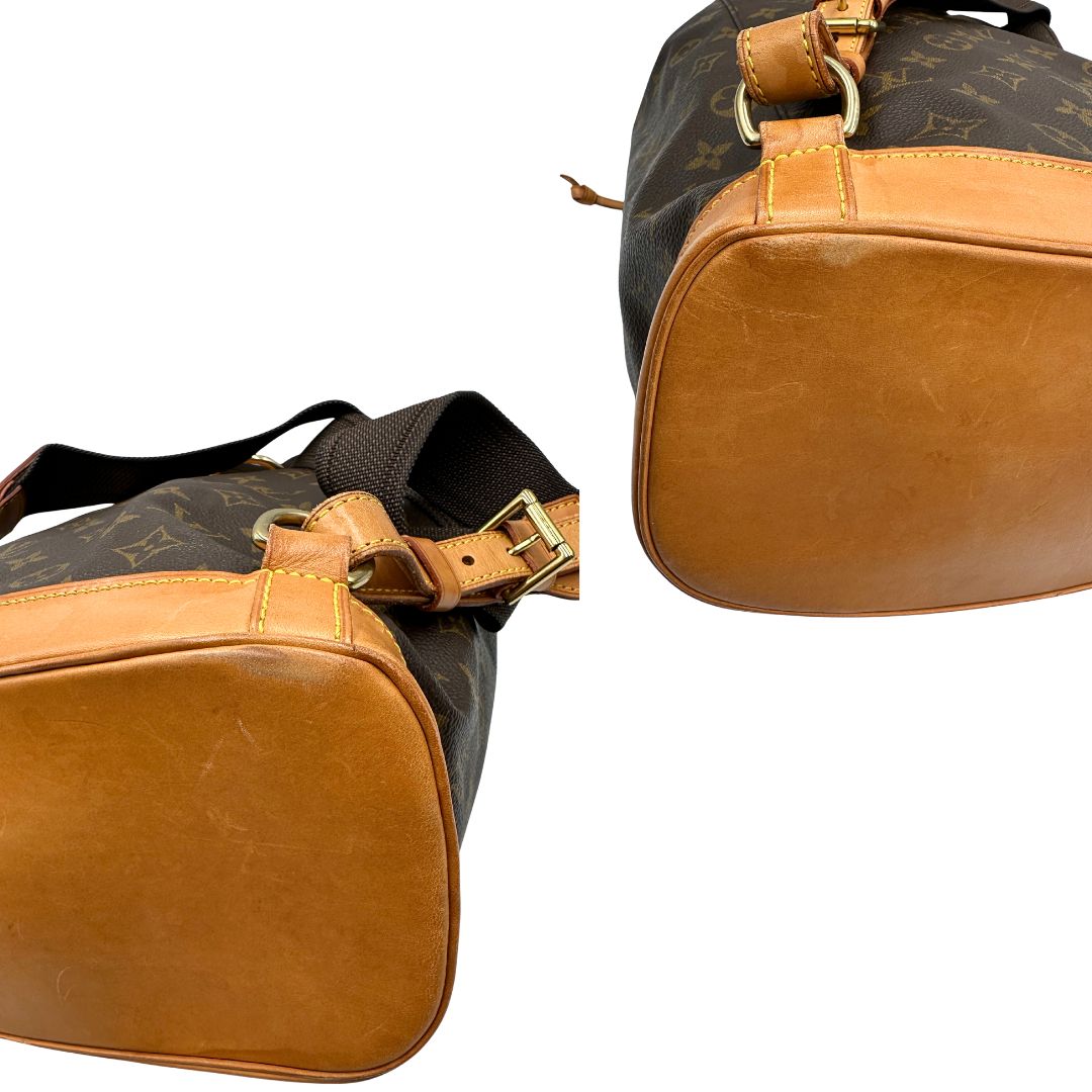 angoli Zaino LV in canvas marrone monogram con finiture in vacchetta naturale e parti metalliche dorate; munito di due bretelle in tessuto tono su tono. Completo di dustbag, di lusso, originale, ottime condizioni. 