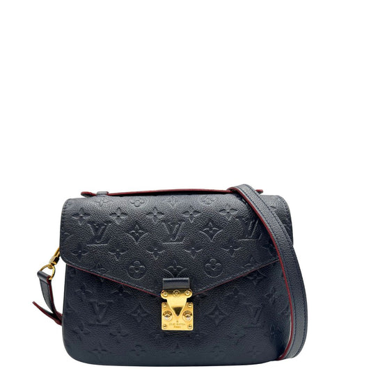 Front di una Borsa Louis Vuitton Métis in pelle monogram empreinte blu notte con parti metalliche dorate. Munita di un manico e tracolla regolabile con fibbia, e amovibile. Completa di corredo. Originale, usata, di lusso, in ottime condizioni.