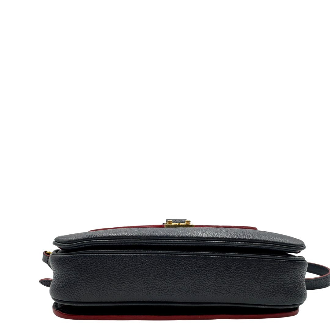 Base di una Borsa Louis Vuitton Métis in pelle monogram empreinte blu notte con parti metalliche dorate. Munita di un manico e tracolla regolabile con fibbia, e amovibile. Completa di corredo. Originale, usata, di lusso, in ottime condizioni.