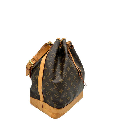 Lato destro di un Secchiello Noé Louis Vuitton in canvas marrone monogram con finiture in vacchetta naturale, tracolla regolabile con fibbia e parti metalliche dorate. Completo di dustbag. Originale, usato, di lusso, in ottime condizioni