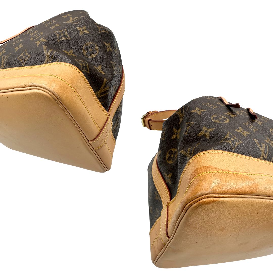 Angoli di un Secchiello Noé Louis Vuitton in canvas marrone monogram con finiture in vacchetta naturale, tracolla regolabile con fibbia e parti metalliche dorate. Completo di dustbag. Originale, usato, di lusso, in ottime condizioni