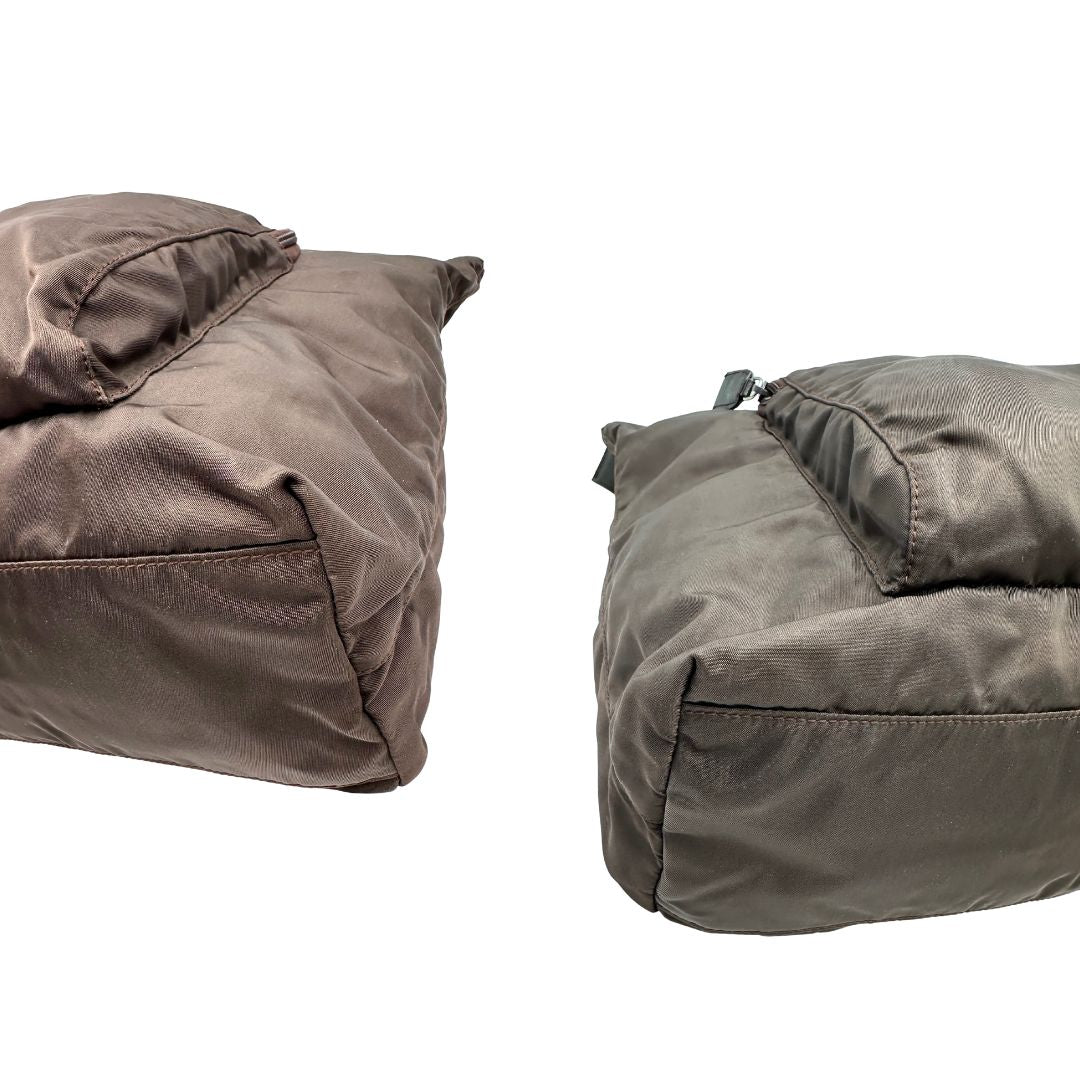 angoli Borsa Prada in nylon marrone scuro con parti metalliche argentate , munita di doppi manici in tessuto, indossabile a spalla.
