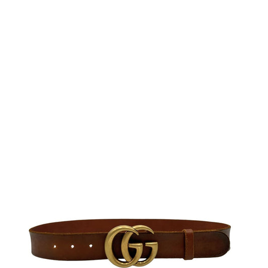 Cintura Gucci in pelle marrone bruciato, fibbia GG in metallo dorato. Completa di dustbag. Originale, usato, di lusso, in ottime condizioni.