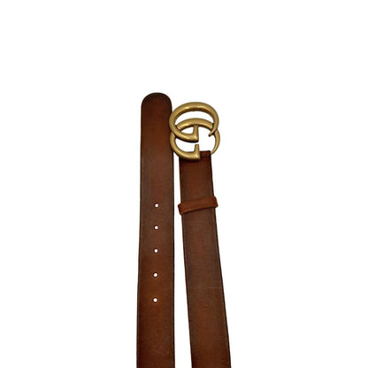 Cintura Gucci in pelle marrone bruciato, fibbia GG in metallo dorato. Completa di dustbag. Originale, usato, di lusso, in ottime condizioni.