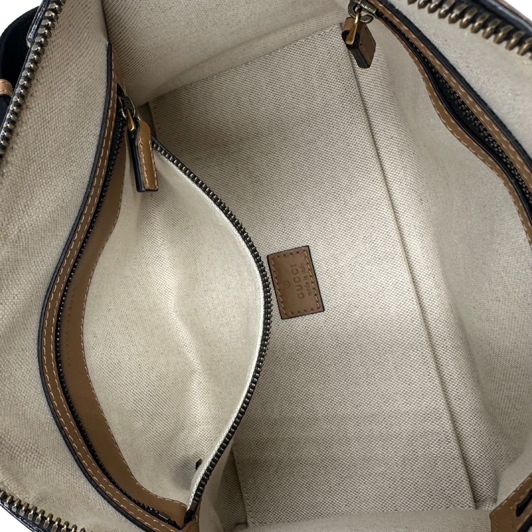 interno Borsa Gucci in tessuto GG nera con finiture in pelle marroni, dettagli Web verdi e rossi e parti metalliche dorate; munita di doppi manici stondati e una tracolla in tessuto amovibile e regolabile. Completo di dustbag, lucchetto e chiavi, di lusso, usata, originale.