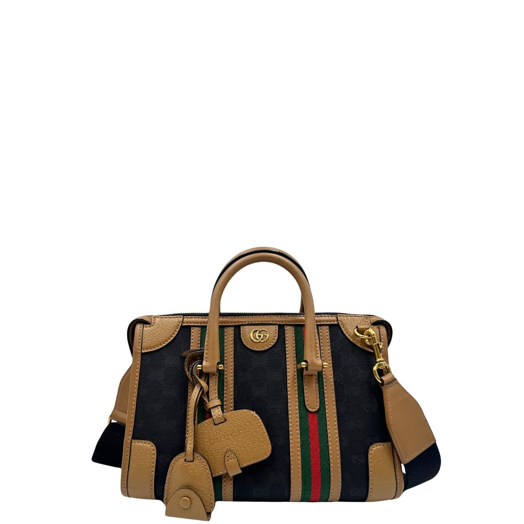 front Borsa Gucci in tessuto GG nera con finiture in pelle marroni, dettagli Web verdi e rossi e parti metalliche dorate; munita di doppi manici stondati e una tracolla in tessuto amovibile e regolabile. Completo di dustbag, lucchetto e chiavi, di lusso, usata, originale. 