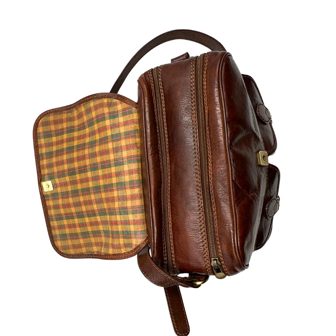 interno Borsa The Bridge in pelle marrone con parti metalliche dorate; munita di una tracolla regolabile. Completa di dustbag, di lusso, originale, ottime condizioni. 