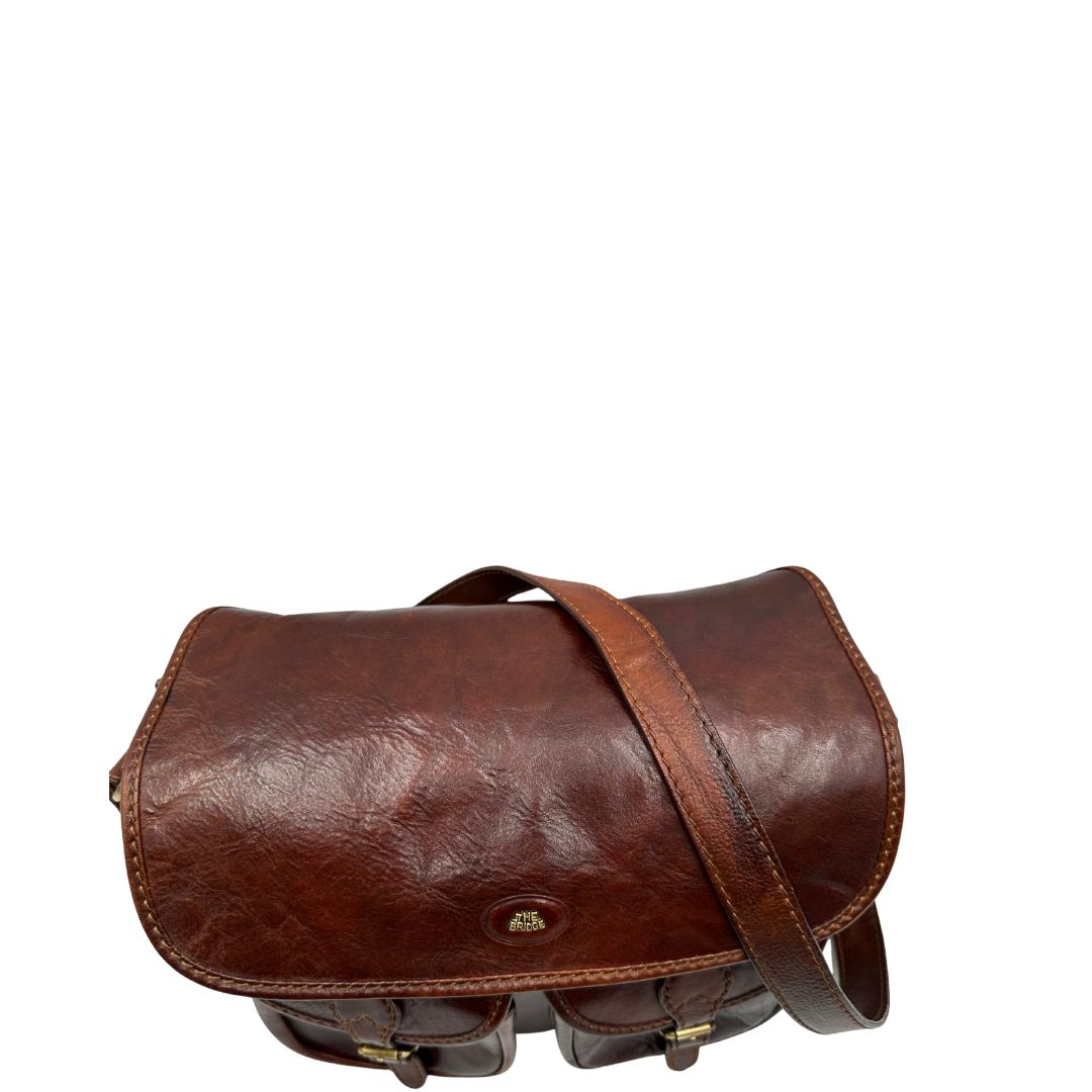 Borsa The Bridge in pelle marrone con parti metalliche dorate; munita di una tracolla regolabile. Completa di dustbag, di lusso, originale, ottime condizioni. 