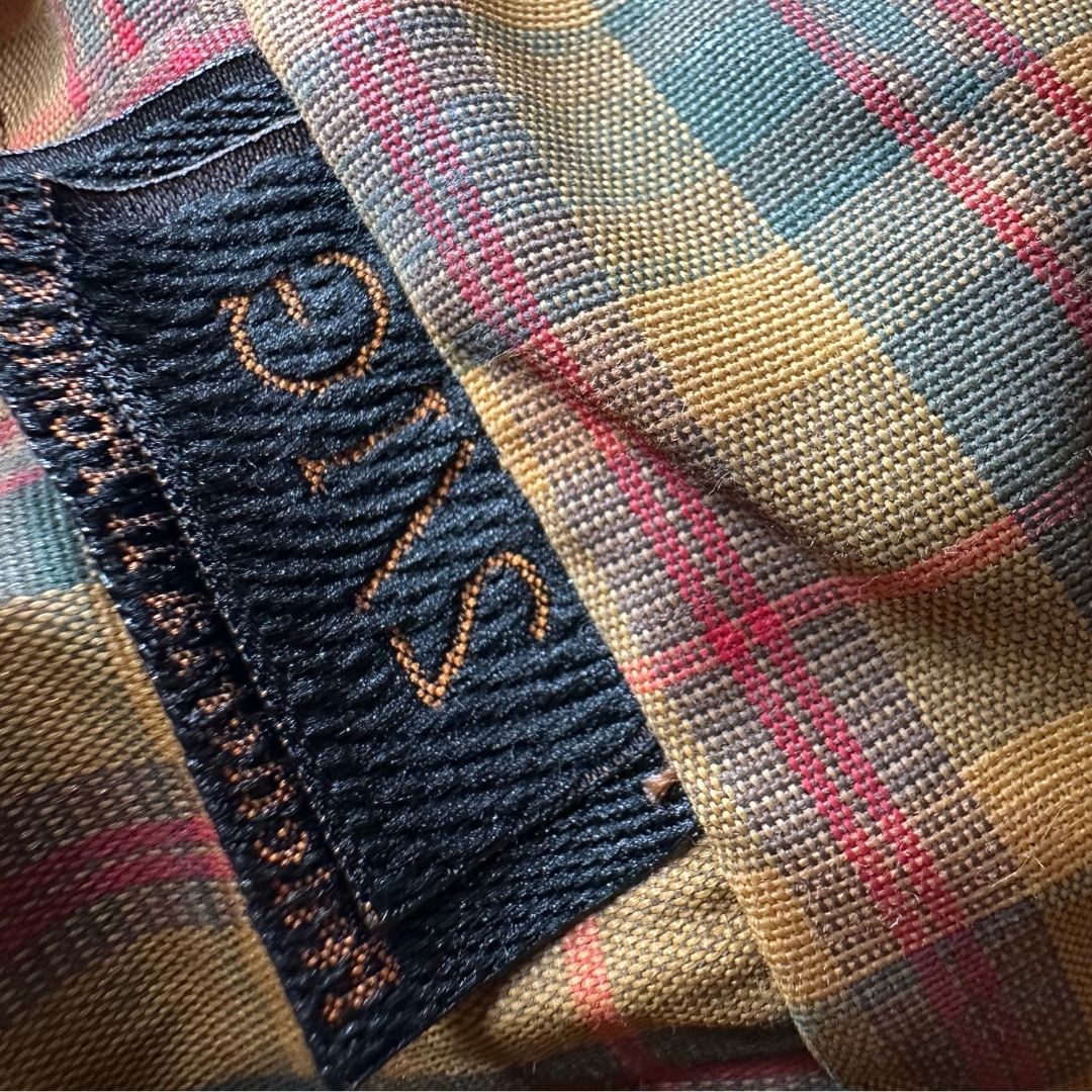 interno Borsa The Bridge in pelle marrone con parti metalliche dorate; munita di una tracolla regolabile. Completa di dustbag, di lusso, originale, ottime condizioni. 