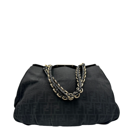 Retro di una Borsa Fendi in tessuto nero FF con manici in catena e pelle lucida tono su tono. Parti metalliche dorate. Completa di dustbag. Originale, usata, di lusso, in ottime condizioni.