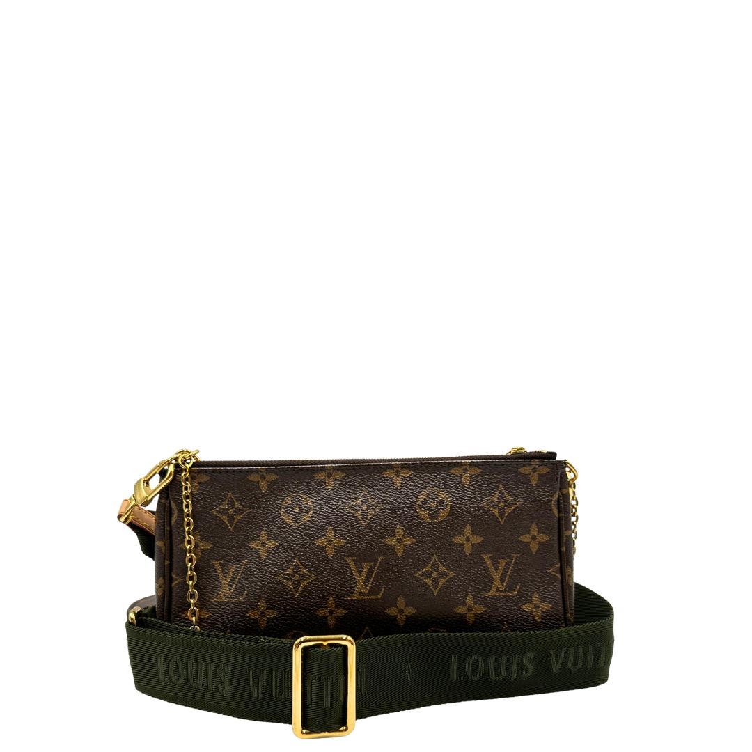 retro Multi Pochette Accessoires Louis Vuitton in canvas marrone monogram con dettagli in vacchetta naturale, manico in catena dorata e tracolla in tessuto Jacquard verde kaki. Dotata del classico mini portamonete rotondo, rimovibile. Full set, di lusso, originale, ottime condizioni  