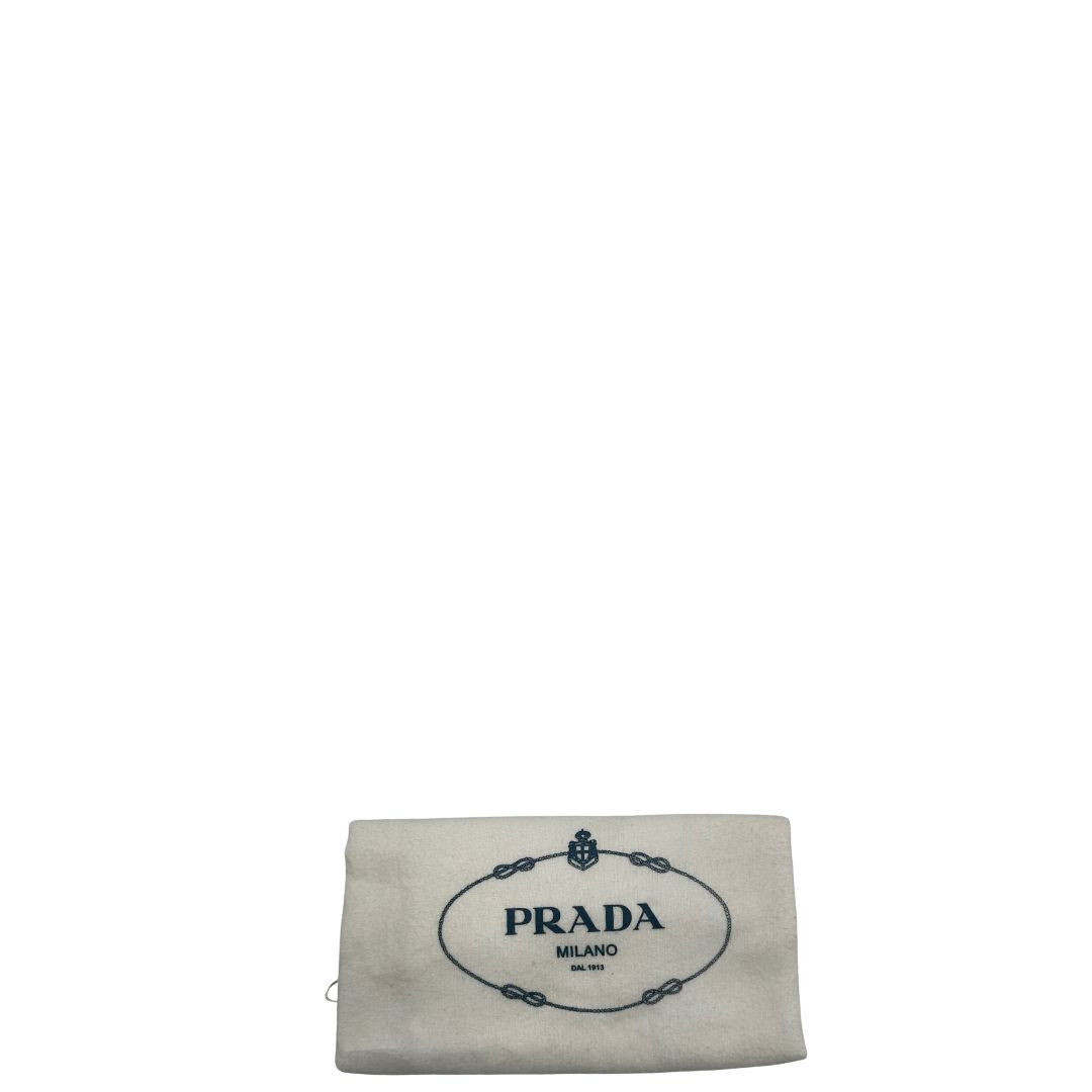 dustbag  Borsa Prada in tessuto color corda con logo Jacquard sul front, finiture in pelle blu e parti metalliche dorate; munita di doppi manici e una tracolla amovibile e regolabile. Completa di dustbag, ottime condizioni, usata. 