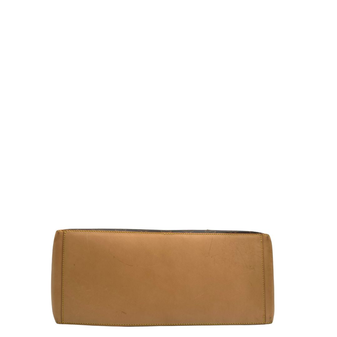 Base di una Borsa Louis Vuitton Mezzo in canvas marrone monogram con finiture in vacchetta naturale e parti metalliche dorate; munita di doppi manici Leggermente regolabili. Indossabile a spalla. Originale, usato, di lusso, in ottime condizioni.