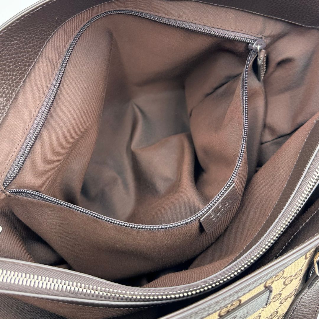 interno Tote Gucci GG in tessuto e finiture in pelle marrone, di lusso, originale, usata. 