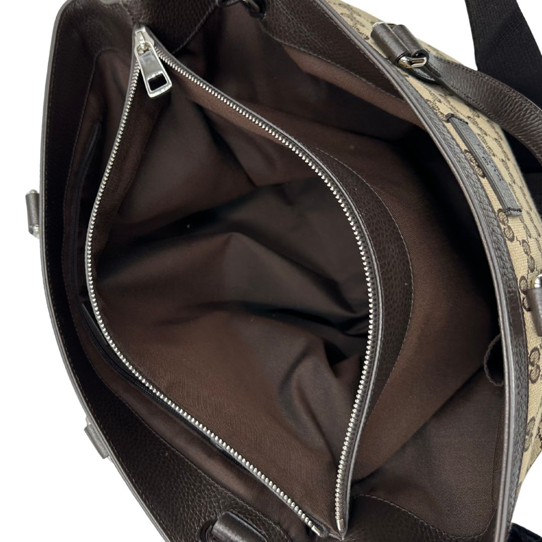 interno Tote Gucci GG in tessuto e finiture in pelle marrone, di lusso, originale, usata. 