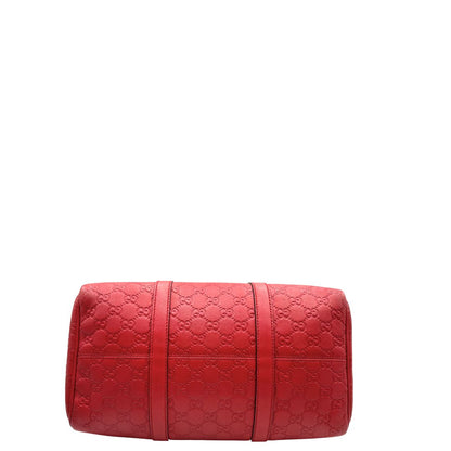 Base di una Borsa Gucci in pelle color rosso GG con parti metalliche dorate; munita di doppi manici stondati , da portare a mano. Completa di dustbag. Originale, usata, di lusso, in ottime condizioni.