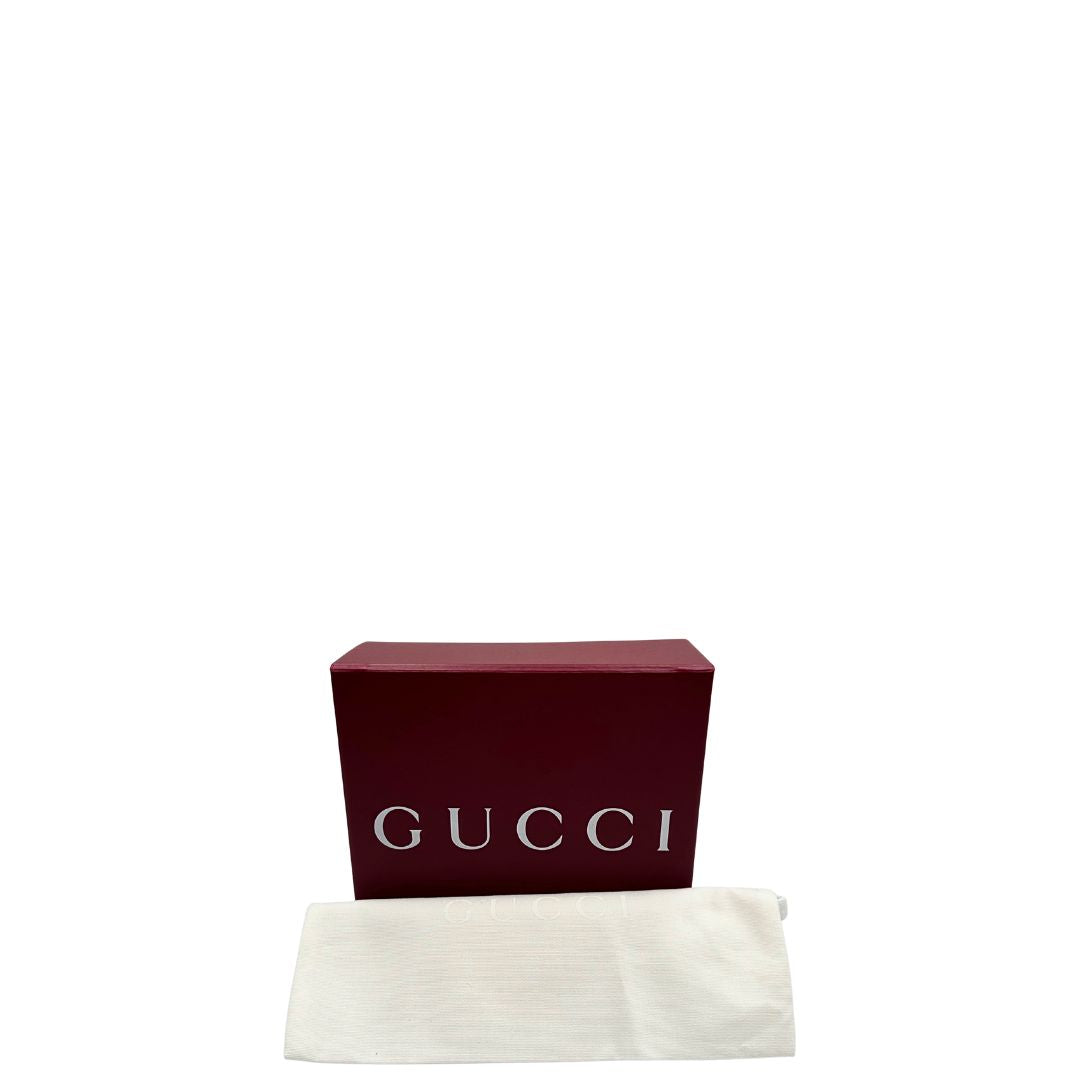 Cintura Gucci Marmont in pelle nera, impreziosita da fibbia GG in metallo dorato. Completa di dustbag e scatola logata, di lusso, originale, ottime condizioni, usata.