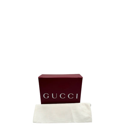 Cintura Gucci Marmont in pelle nera, impreziosita da fibbia GG in metallo dorato. Completa di dustbag e scatola logata, di lusso, originale, ottime condizioni, usata.