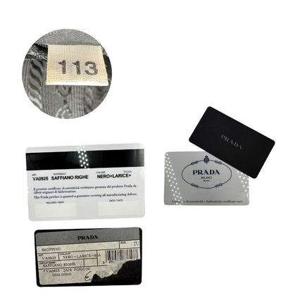 Borsa Prada in pelle saffiano nera con strisce verdi e bianche; munita di doppi manici e una tracolla amovibile e regolabile, di lusso, originale, ottime condizioni, usata. 