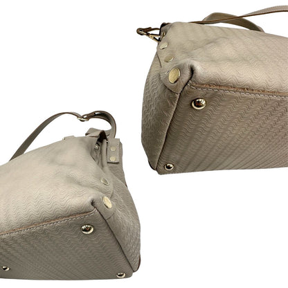 angoli Borsa Zanellato in pelle trama blandine grigio chiaro con parti metalliche argentate; munita di un manico singolo e una tracolla amovibile e regolabile, di lusso, originale, ottime condizioni. 