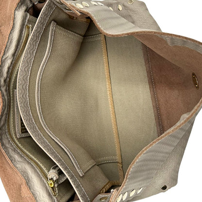 interno Borsa Zanellato in pelle trama blandine grigio chiaro con parti metalliche argentate; munita di un manico singolo e una tracolla amovibile e regolabile, di lusso, originale, ottime condizioni. 