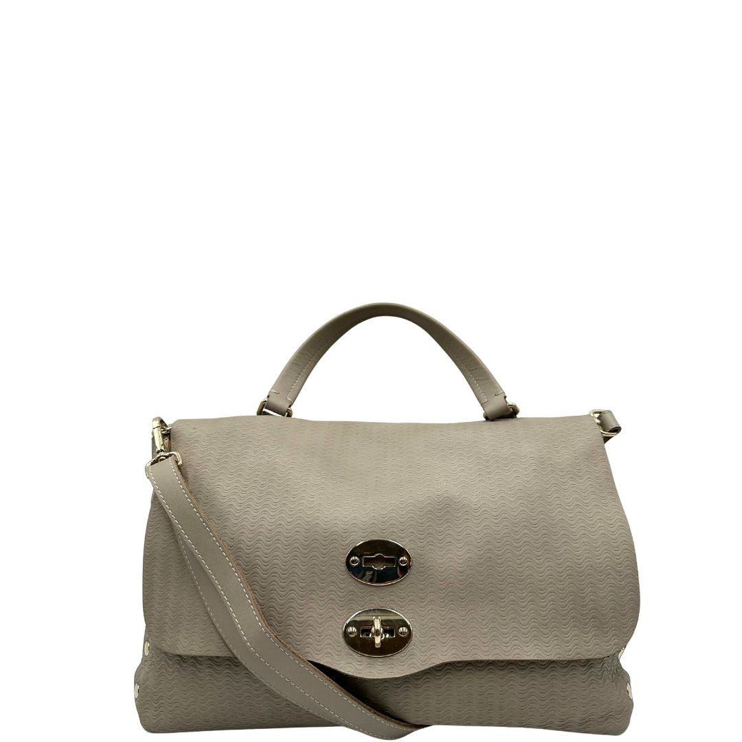front Borsa Zanellato in pelle trama blandine grigio chiaro con parti metalliche argentate; munita di un manico singolo e una tracolla amovibile e regolabile, di lusso, originale, ottime condizioni. 