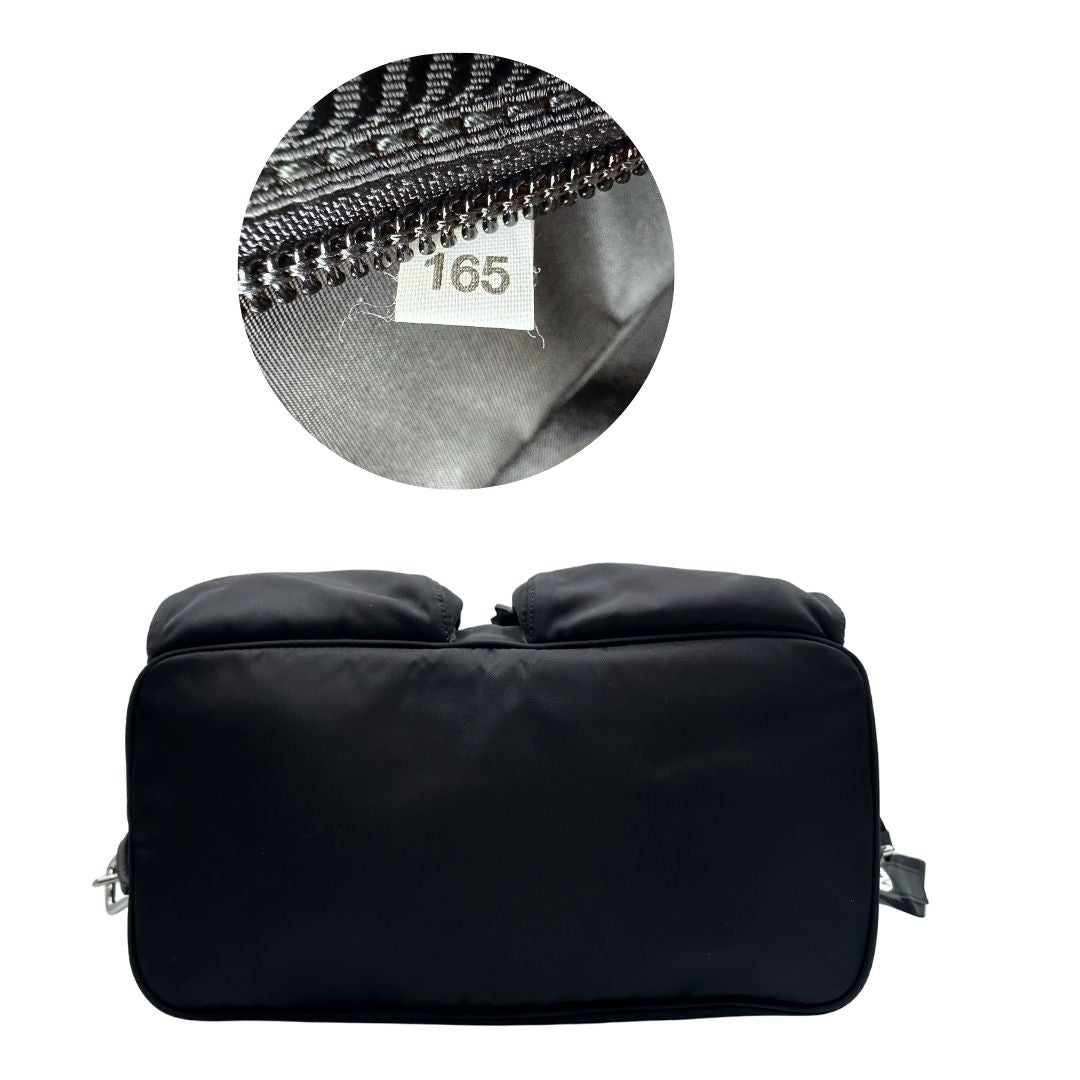 Base di un Zaino Prada in tessuto nylon nero e finiture in pelle saffiano tono su tono. Parti metalliche argentate; munito di doppie bretelle in tessuto regolabili. Completo di corredo e card d'autenticità. Originale, usato, di lusso, in condizioni eccellenti.
