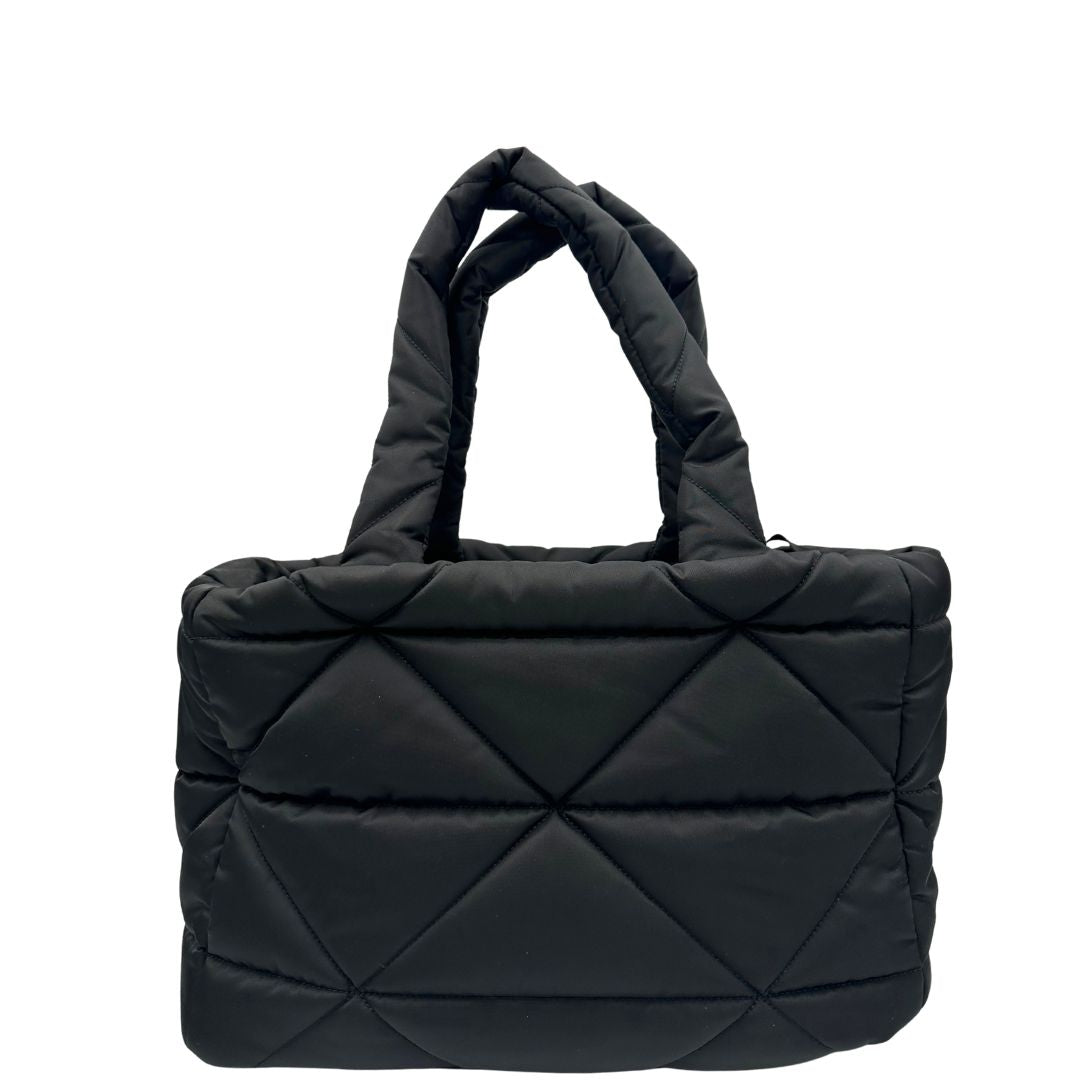 Retro di un Trasaportino Prada in tessuto nylon imbottito nero con parti metalliche argentate; munito di doppie manici. Da portare a mano. Originale, usato, di lusso, in condizioni eccellenti.