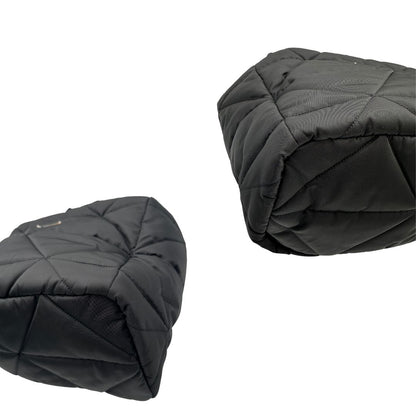 Angoli di un Trasaportino Prada in tessuto nylon imbottito nero con parti metalliche argentate; munito di doppie manici. Da portare a mano. Originale, usato, di lusso, in condizioni eccellenti.