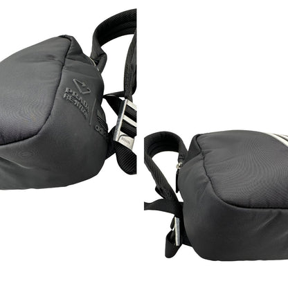 Angoli di uno zaino Prada x Adidas in Re-Nylon con chiusura a zip. Struttura con tasca frontale a zip e tasca superiore integrata negli spallacci. Spallacci regolabili con imbottitura e pannello posteriore in mesh. Dettagli con logo triangolo Prada sul lato superiore e branding Prada Re-Nylon e Adidas sul fianco.