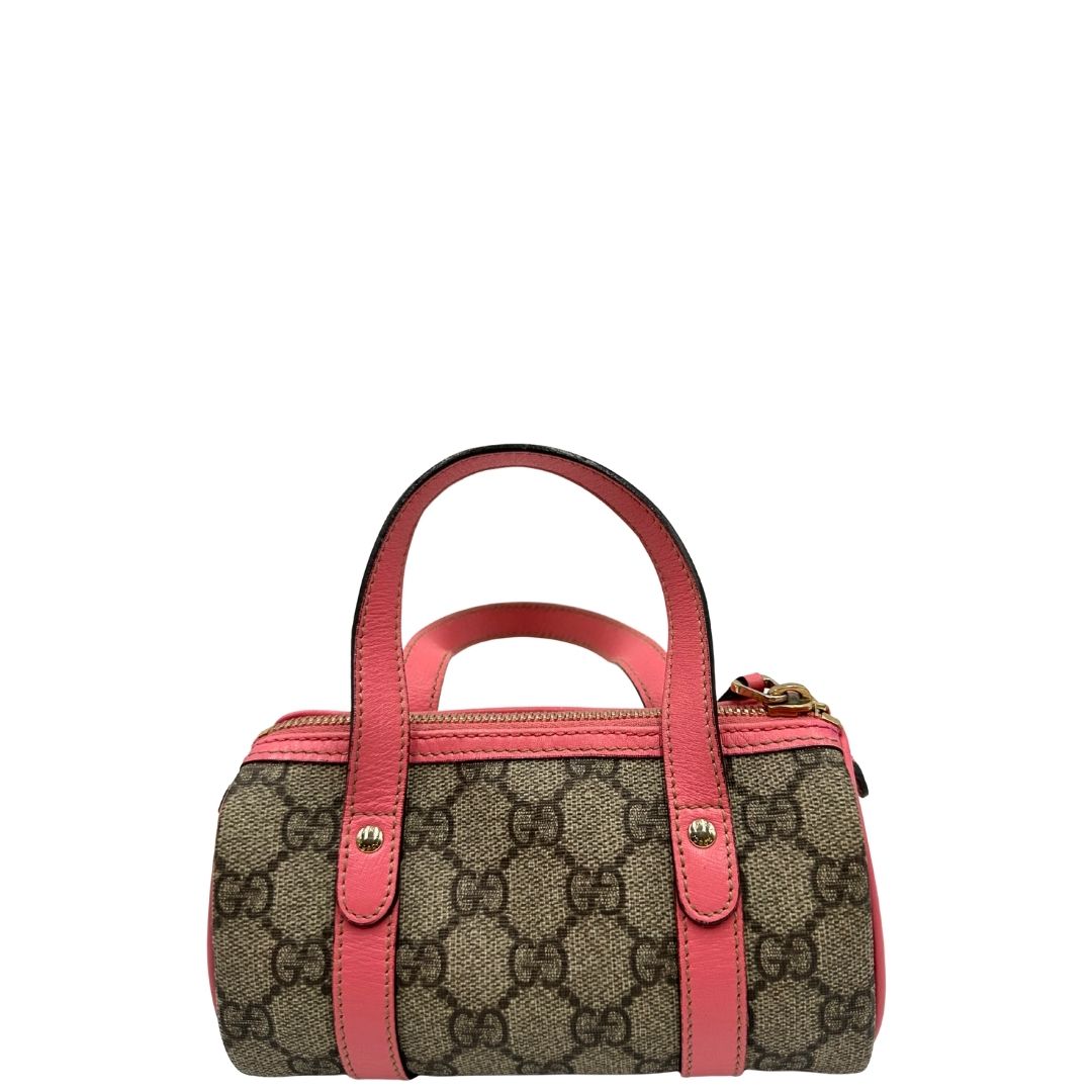 retro Borsa Gucci in tessuto beige GG con finiture in pelle rosa e parti metalliche dorate; munita di doppi manici, indossabile a spalla. Completa di dustbag, di lusso, originale, ottime condizioni. 