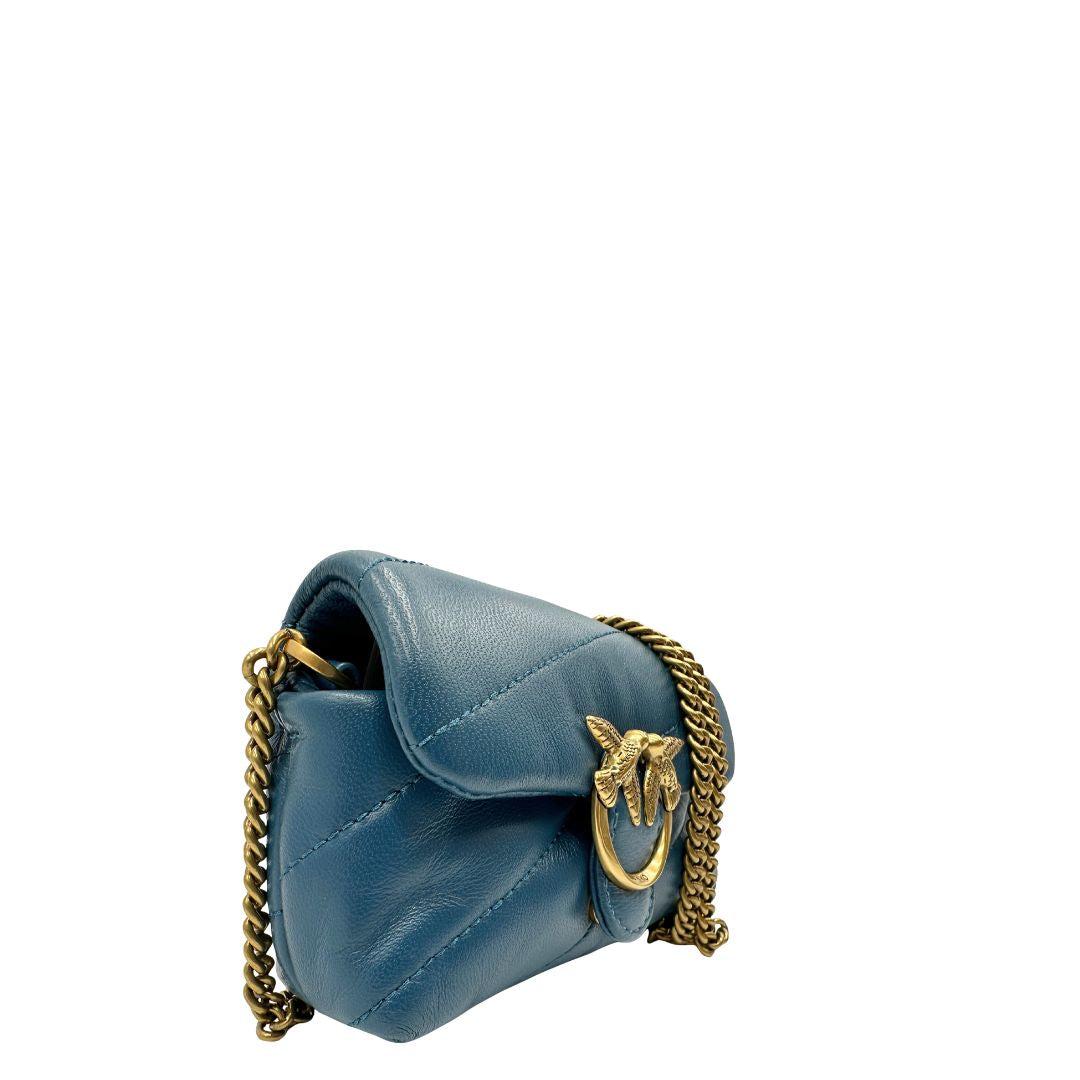 lato Borsa Pinko in pelle matelassè blu petrolio con parti metalliche dorate; munita di una tracolla in catena. Completa di dustbag, di lusso, originale, ottime condizioni, usata. 