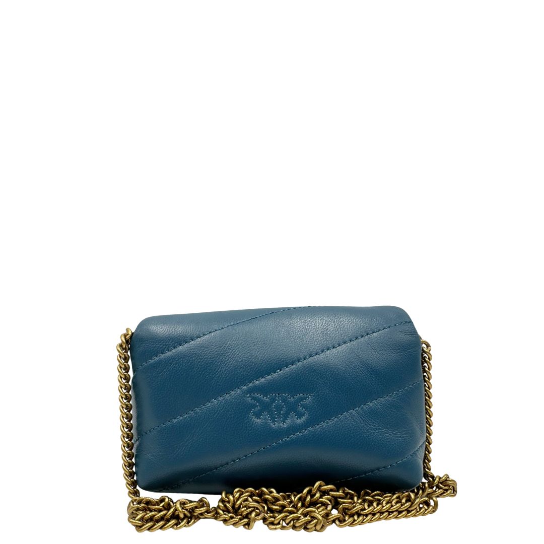 retro Borsa Pinko in pelle matelassè blu petrolio con parti metalliche dorate; munita di una tracolla in catena. Completa di dustbag, di lusso, originale, ottime condizioni, usata. 